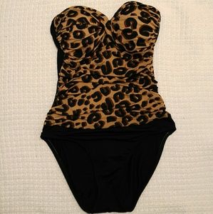 LA BLANCA one piece swimsuit size 8